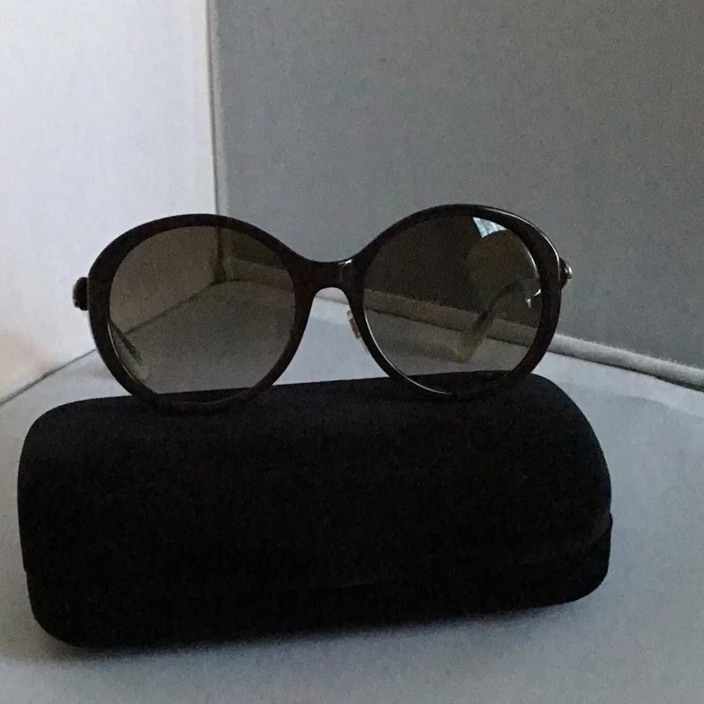 GUCCI SUNGLASSES FOR LADIES. - Picture 9 of 12